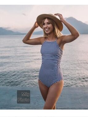 Albion Fit The Weekender One-Piece Swimsuit, Womens XS